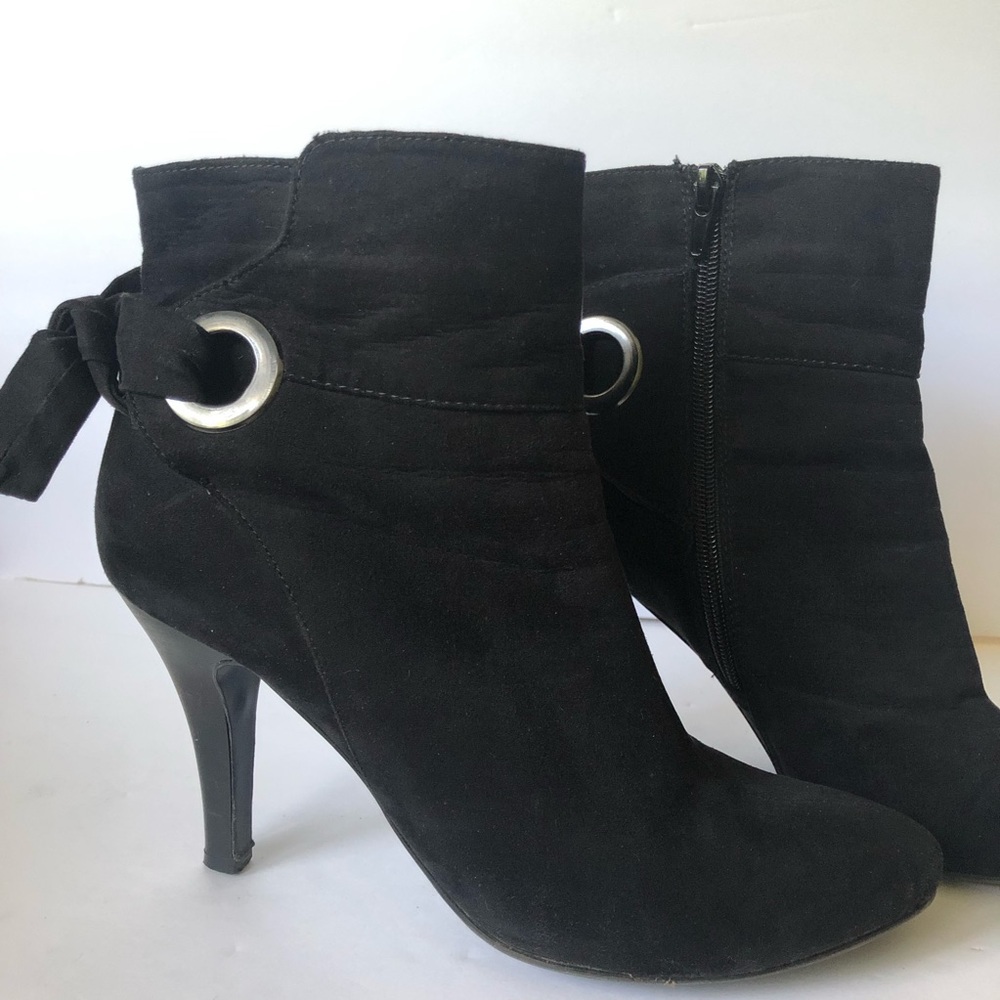Madeline Black Microsuede Ankle Booties sz 9